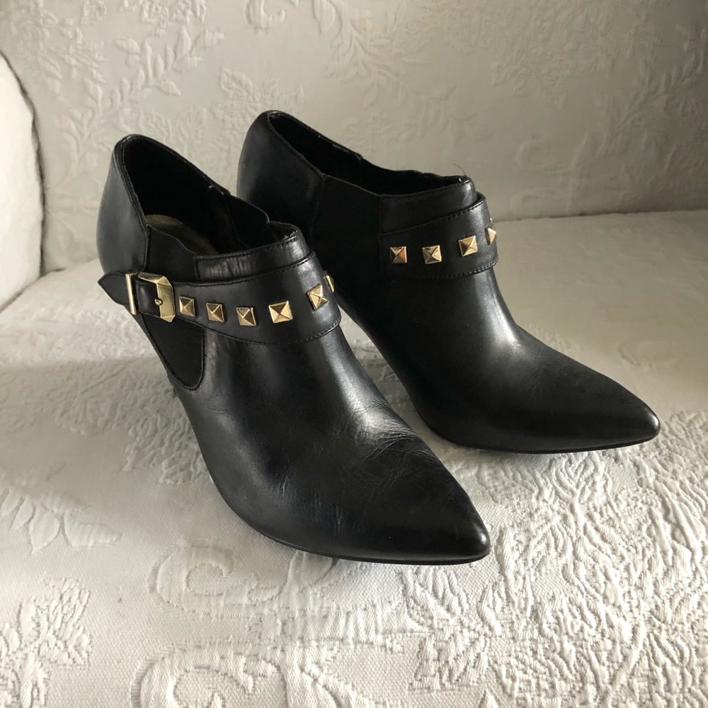 Guess black shoe booties